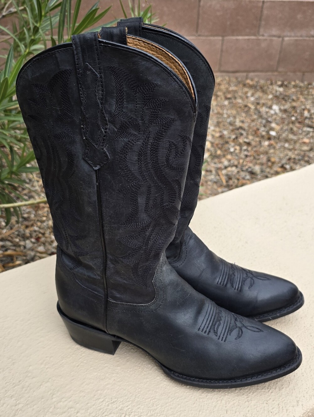 Shyanne Black Western Embroidered Mid-Calf Heeled Boots LIKE NEW